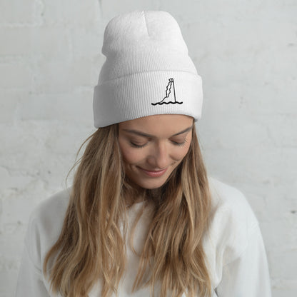 Gorro San Tomé blanco de punto con bordado frontal, mostrado en uso