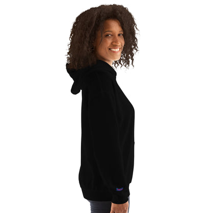 Sudadera con capucha KMB2 en negro, vista lateral derecha con capucha