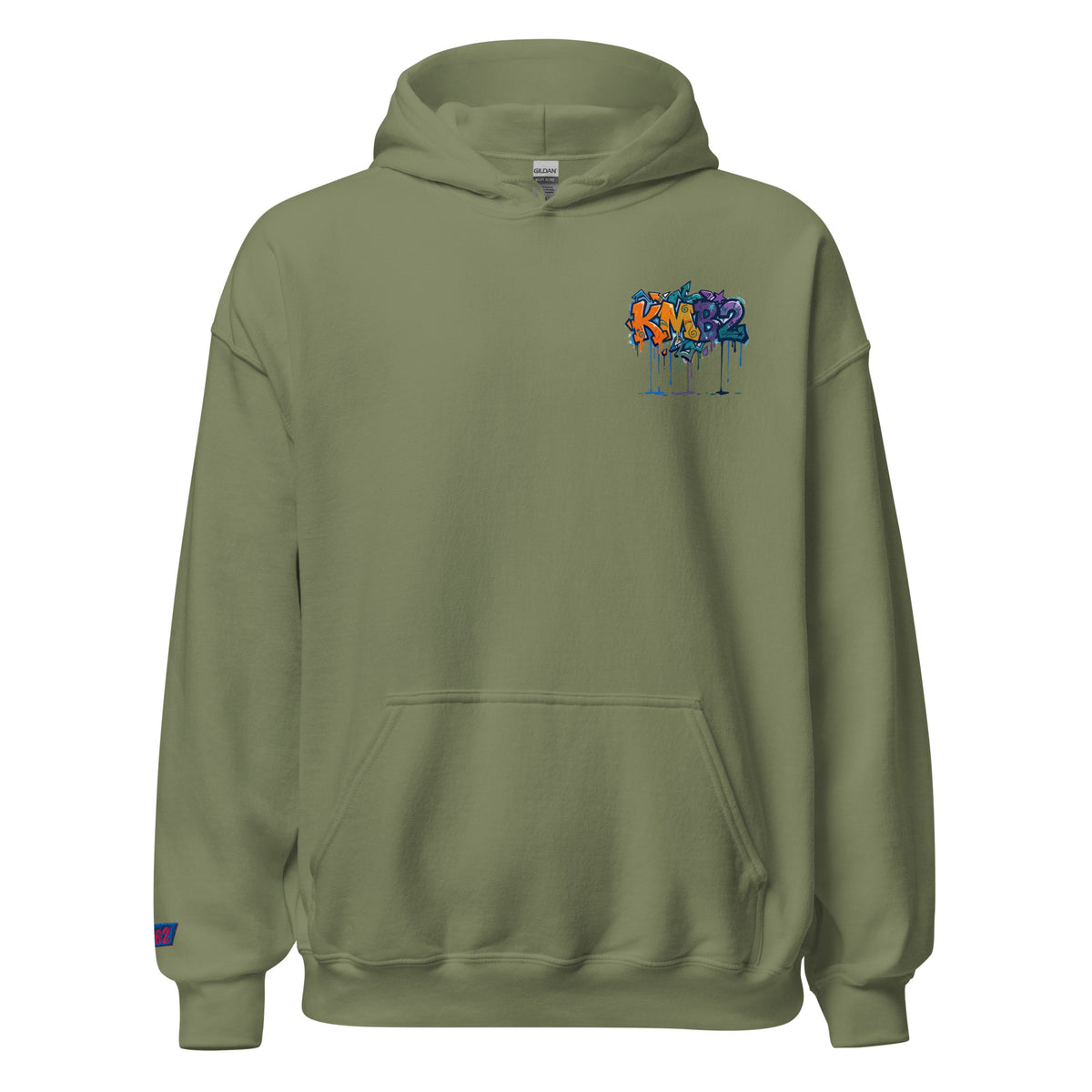 Sudadera con capucha KMB2 en verde militar, vista frontal alternativa con logo KMB2