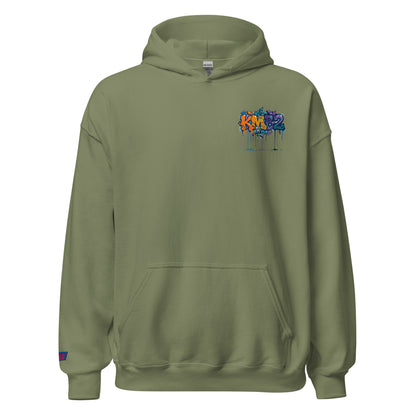 Sudadera con capucha KMB2 en verde militar, vista frontal alternativa con logo KMB2